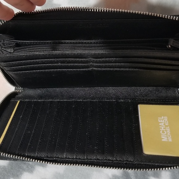 Beautiful Michael Kors wallet - Picture 4 of 5